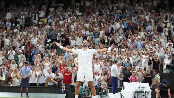 Djokovic dhe Sinner, gjysmëfinalistët e parë në Wimbledon