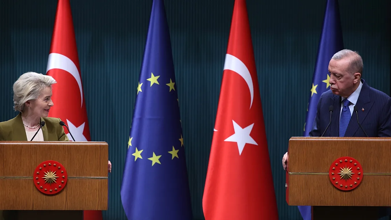 Von der Leyen dhe Erdoğan diskutojnë marrëdhëniet BE-Turqi