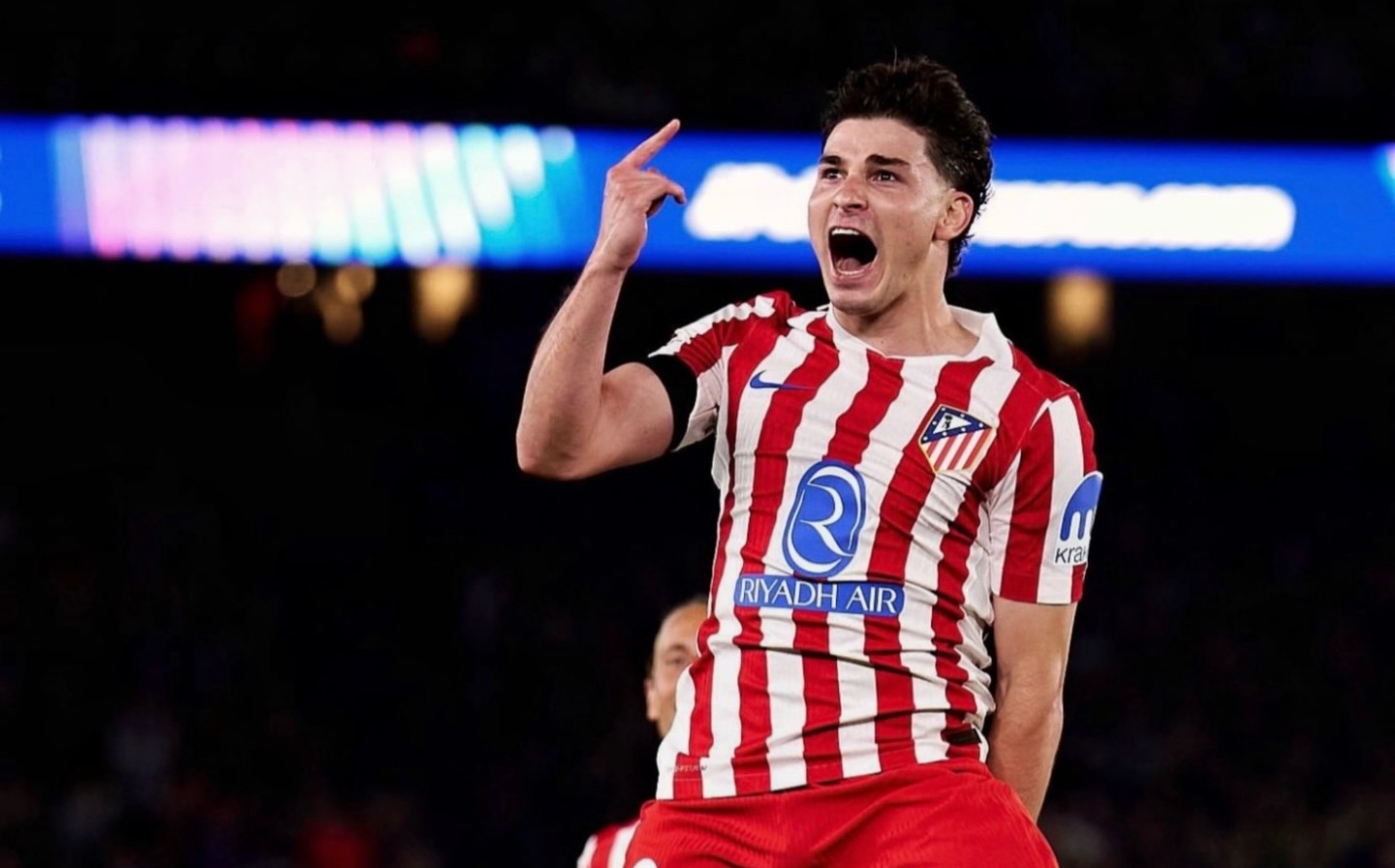 Barcelona kërkon përgjigje të shpejtë për Julian Alvarez