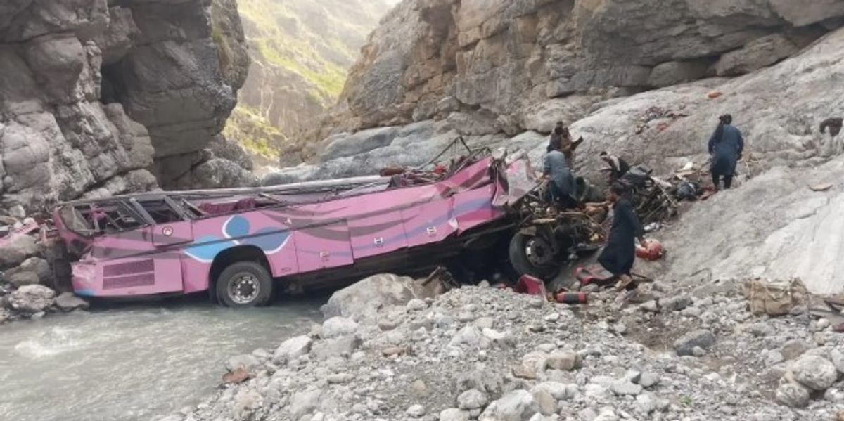 Aksident autobusi në Pakistan, 40 të vdekur