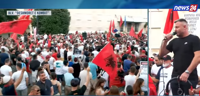 Protestuesi kërkon bllokim institucionesh, apel diasporës