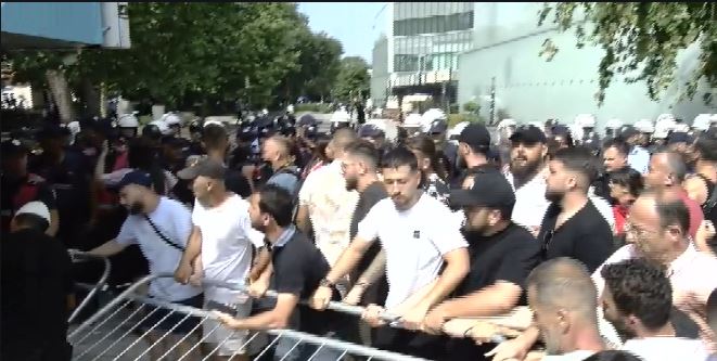 Protesta para Kuvendit: 19 të arrestuar pas tensioneve