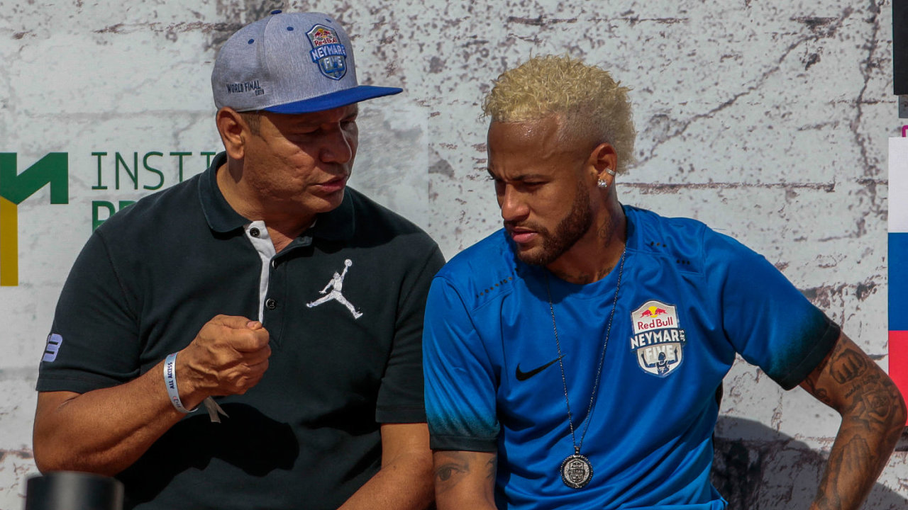 Babai i Neymar, mesazh mbështetës djalit pas eliminimit
