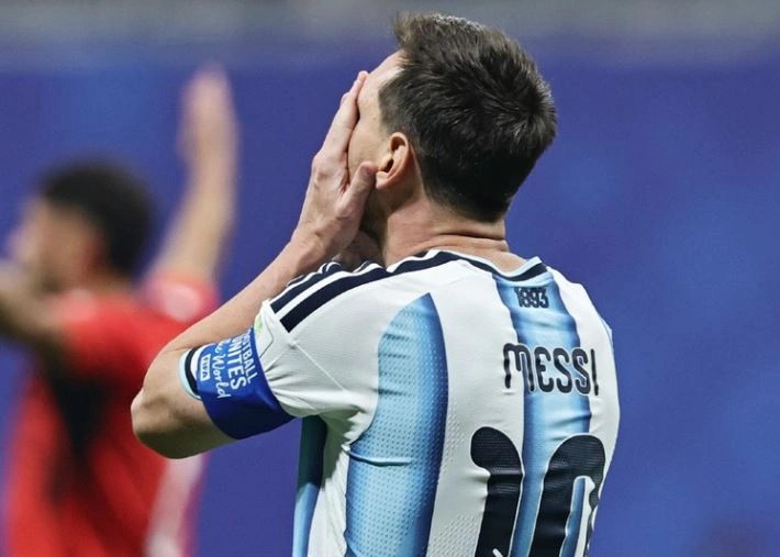 Egjipti në epërsi, Messi humbet penallti kundër Argjentinës