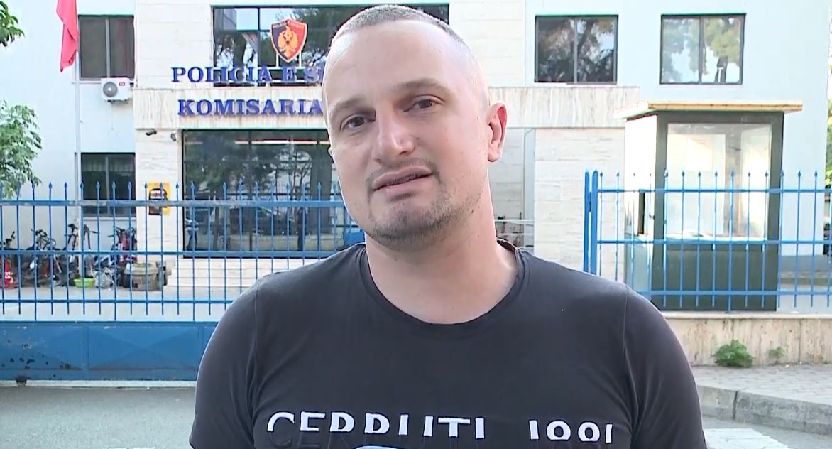 Protestuesi Besart Kaimi denoncon dhunën e civilëve në