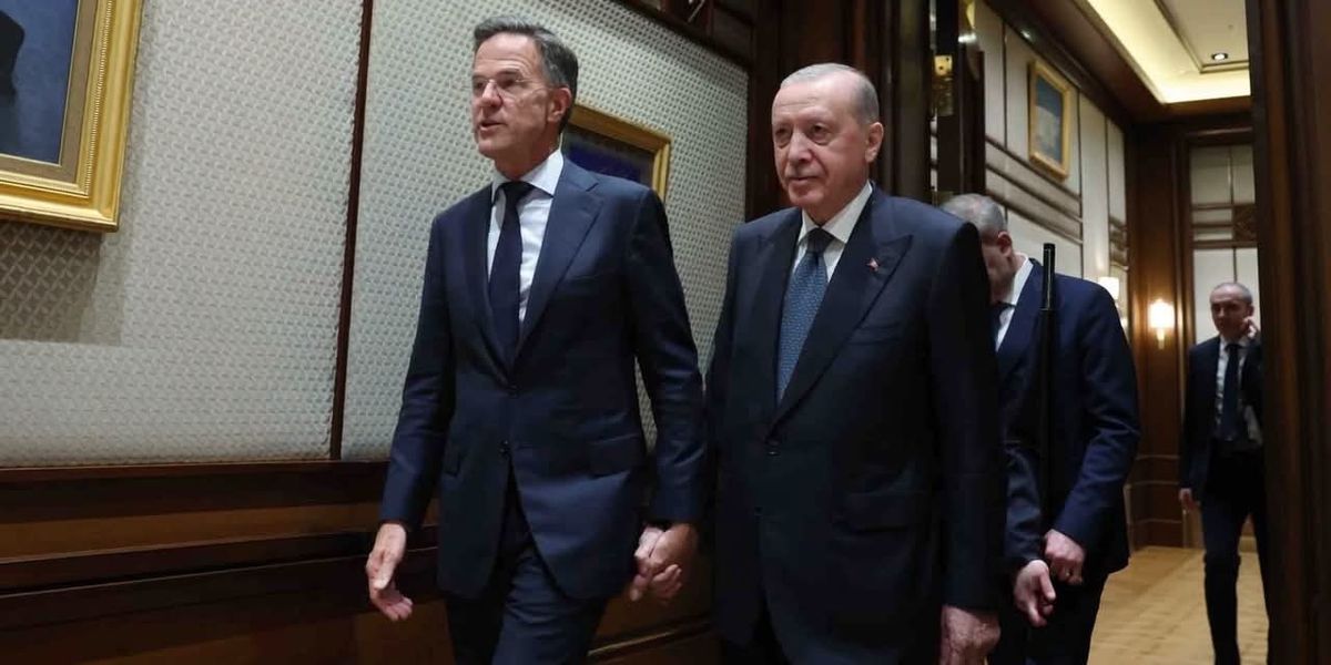 Erdogan dhe Rutte, dorë për dore në Samitin e NATO-s