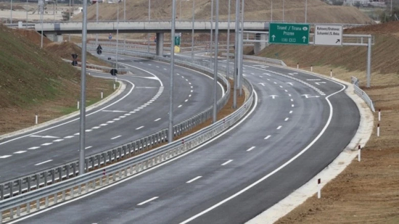 Kufizohet qarkullimi i automjeteve të rënda gjatë verës