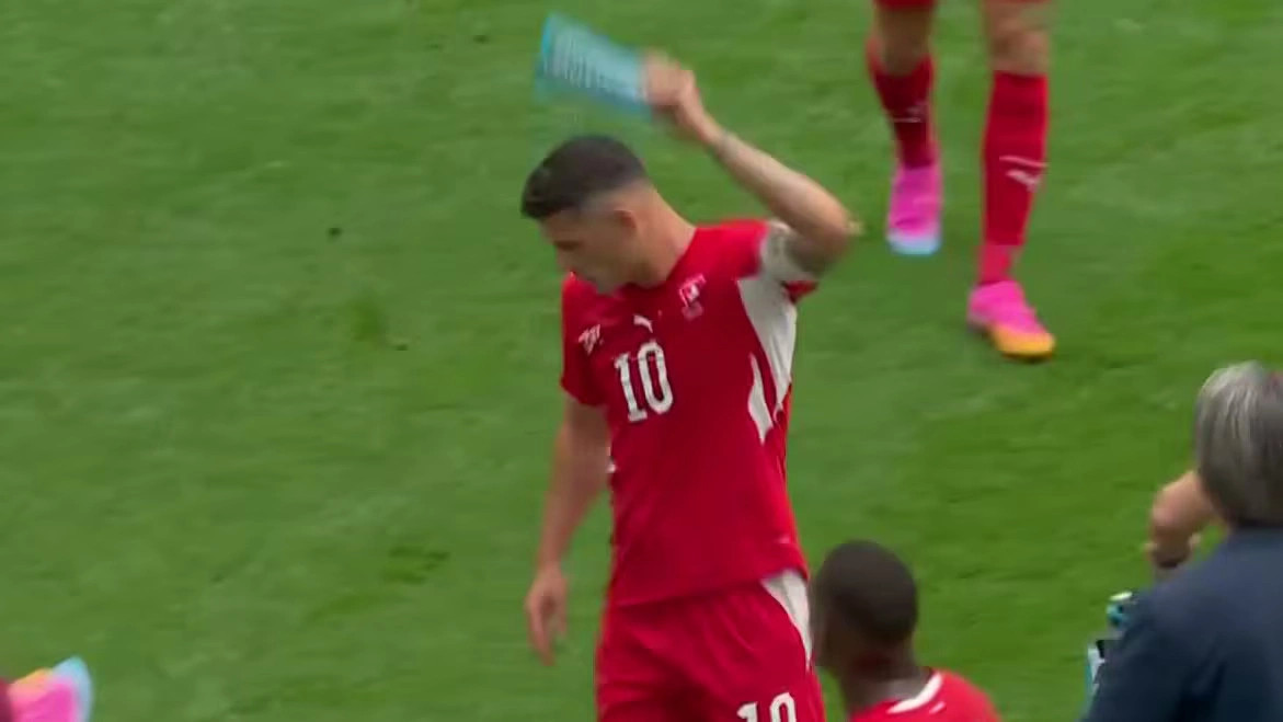 Xhaka zemërohet, Zvicra luan më mirë ndaj Kolumbisë