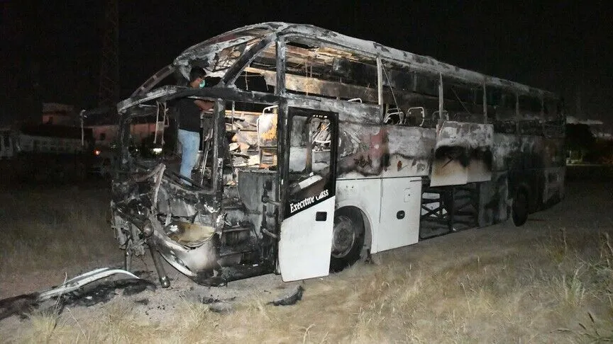 Pakistan: Autobusi bie në përrua, 40 viktima