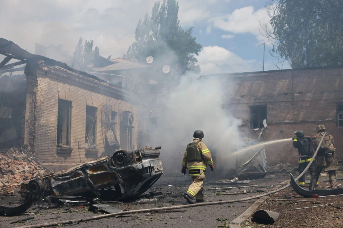 Ukraina godet cisterna dhe depozita nafte ruse