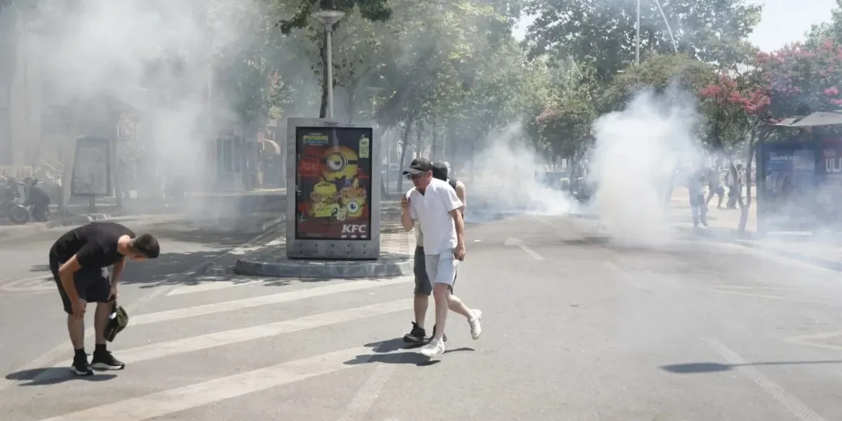 Protesta në Tiranë: 19 të arrestuar, u dëmtuan 15 policë