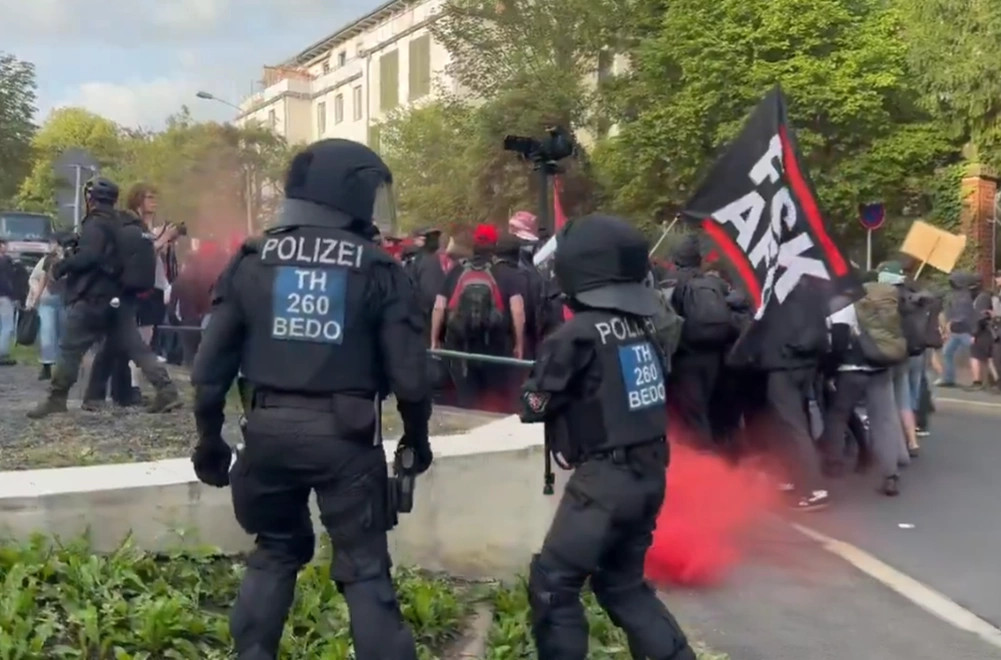 Protestues anti-AfD përplasen me policinë në Erfurt