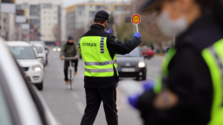 Ndalohen 28 shoferë për shkelje të rregullave rrugore