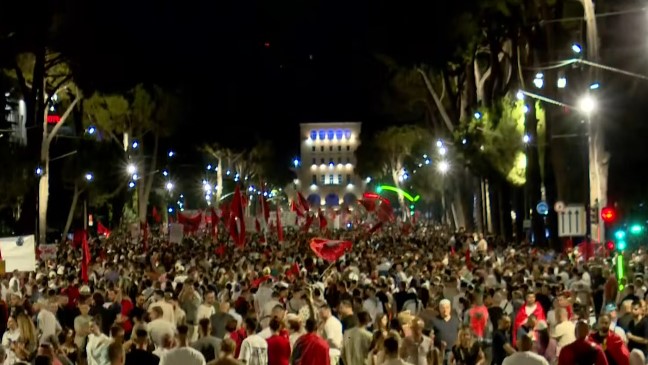 Protesta në Tiranë: Marshim i qytetarëve, numër i reduktuar