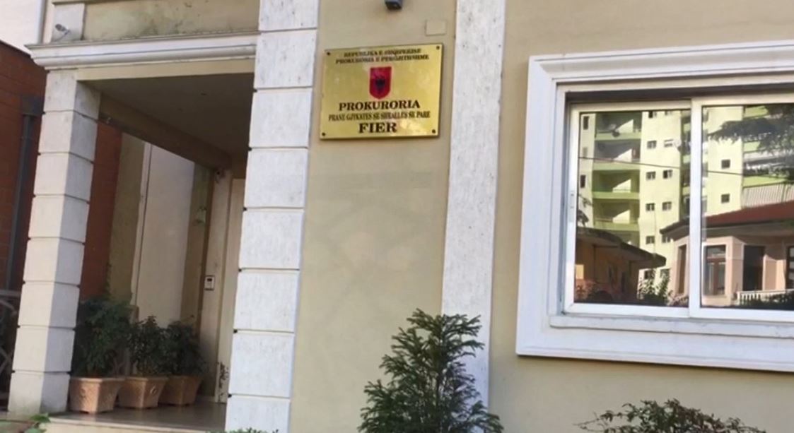 Prokuroria Fier heton dhunimin e të miturës nga shoqet