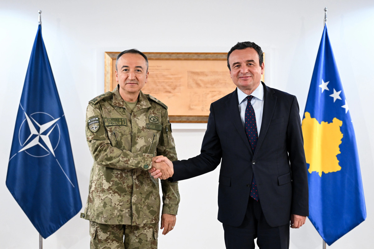 Kurti dhe komandanti i KFOR-it diskutojnë bashkëpunimin