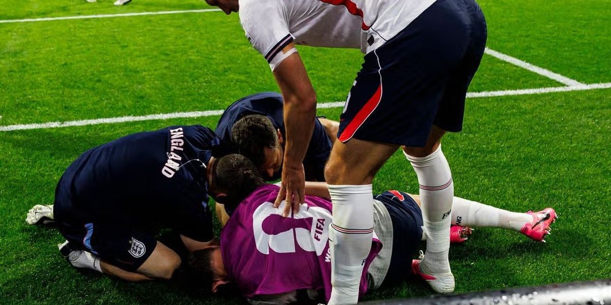 Henderson lëndohet gjatë festës, dërgohet në spital