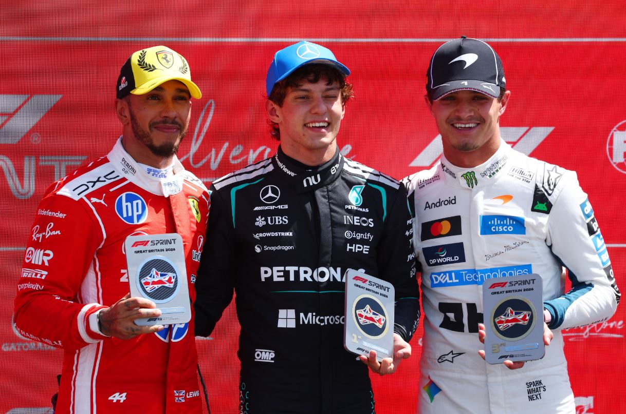 Antonelli fiton sprintin e Formula 1 në Silverstone