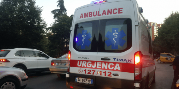 Korçë: Plagoset me sëpatë gjatë konflikti mes dy personave
