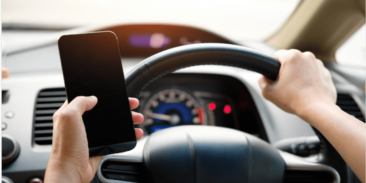 Policia në Ferizaj: 240 gjoba për telefon gjatë vozitjes në