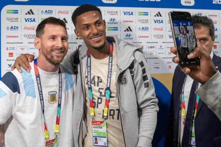 Messi me shaka: Më kërkuan fanellën, por në fushë më rrahën