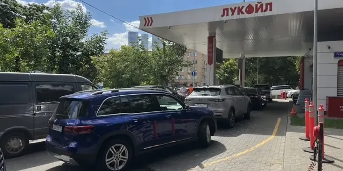 Rusi, krizë karburanti në Irkutsk, apelohet për kursim
