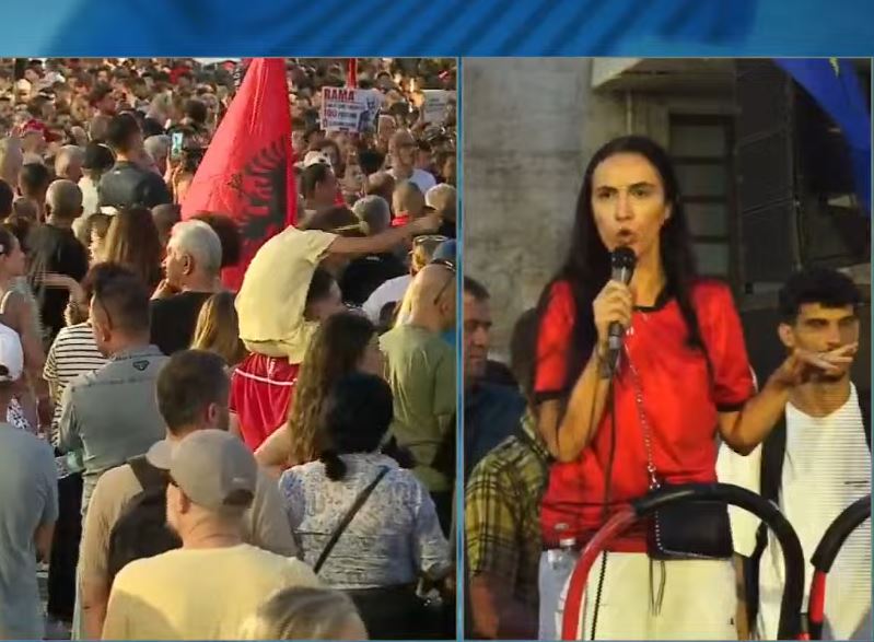 Protestuesja: Mos shpenzoni vezë, hidhni mbeturina