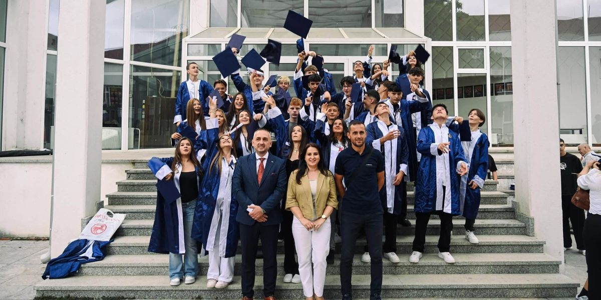 Diplomojnë 200 semimaturantë në SHFMU “Fan Noli” të