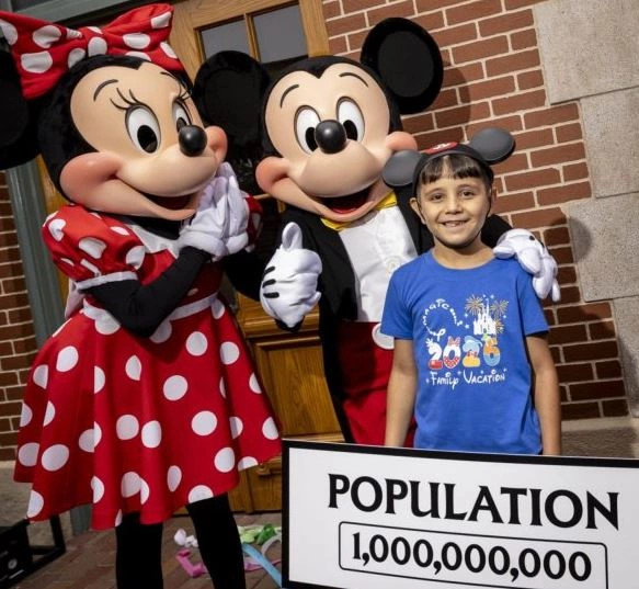 Disneyland mirëpret vizitorin miliardtë, një 8-vjeçar