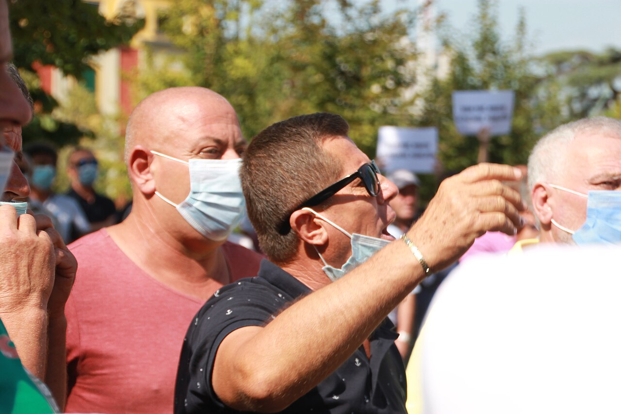 Demokratët Evropianë: Evropa të mbështesë protestuesit në