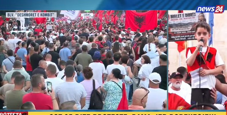 Vogëlushi në protestë: Dua Shqipërinë e drejtë