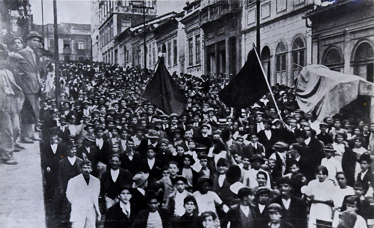 Protestë në Tiranë: Mijëra qytetarë kërkojnë dorëheqjen e