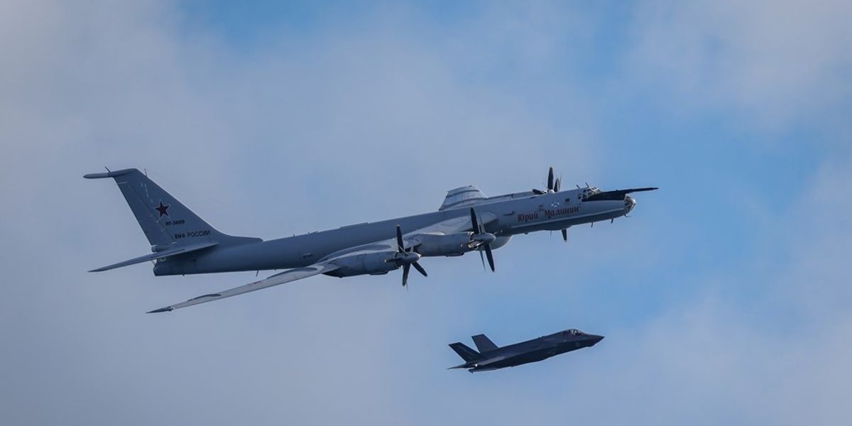 Britania intercepton avion rus pranë aeroplanmbajtëses