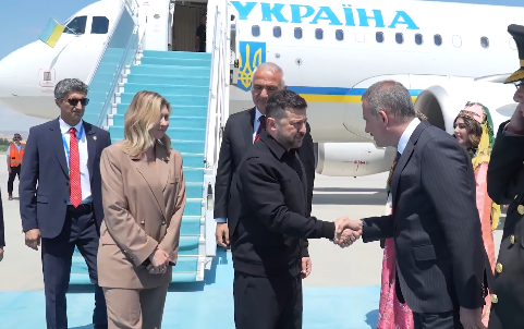 Zelenskyy mbërrin në Ankara, kërkon mbrojtje më të fortë