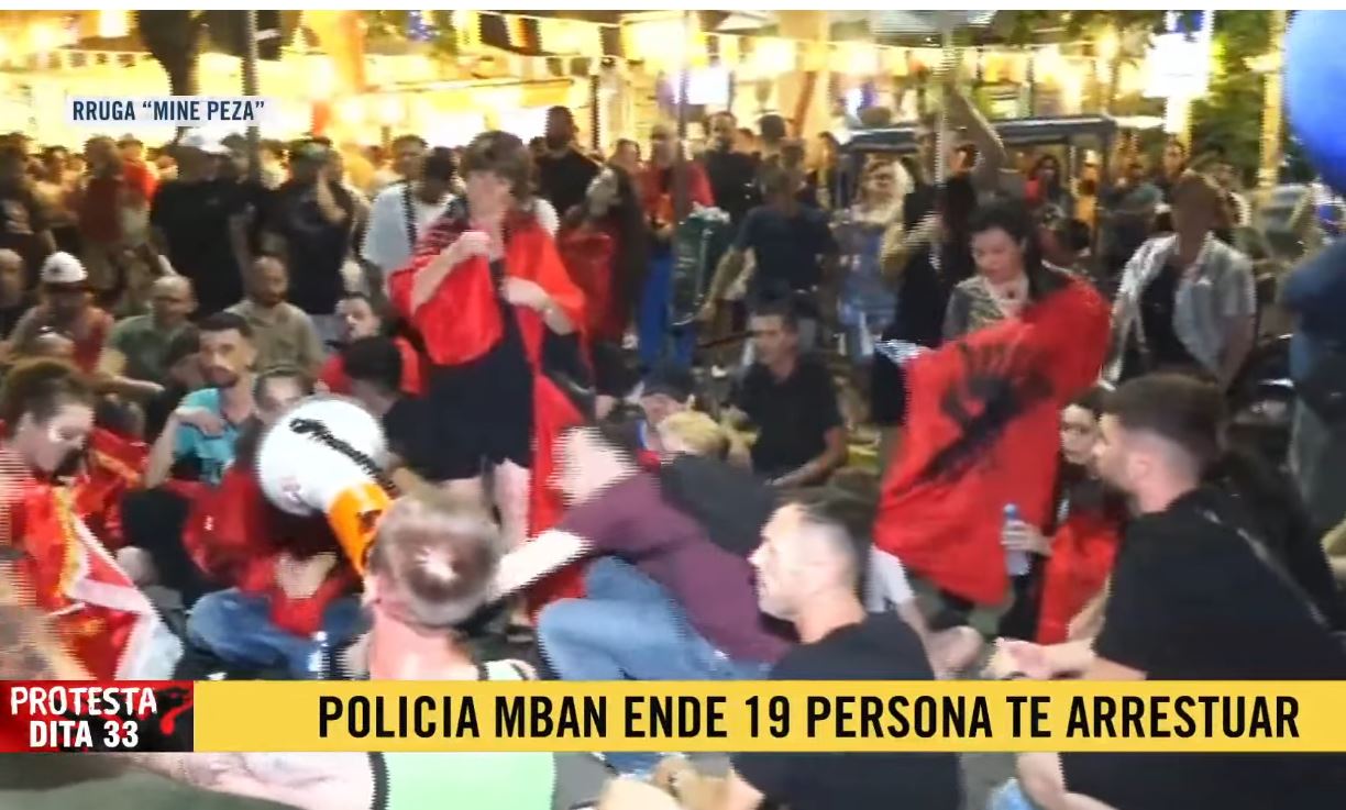 Bllokohet “Mine Peza”, protestuesit kërkojnë lirime e
