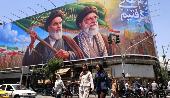 Iran, ceremoni gjashtëditore për Ajatollah Khamenein