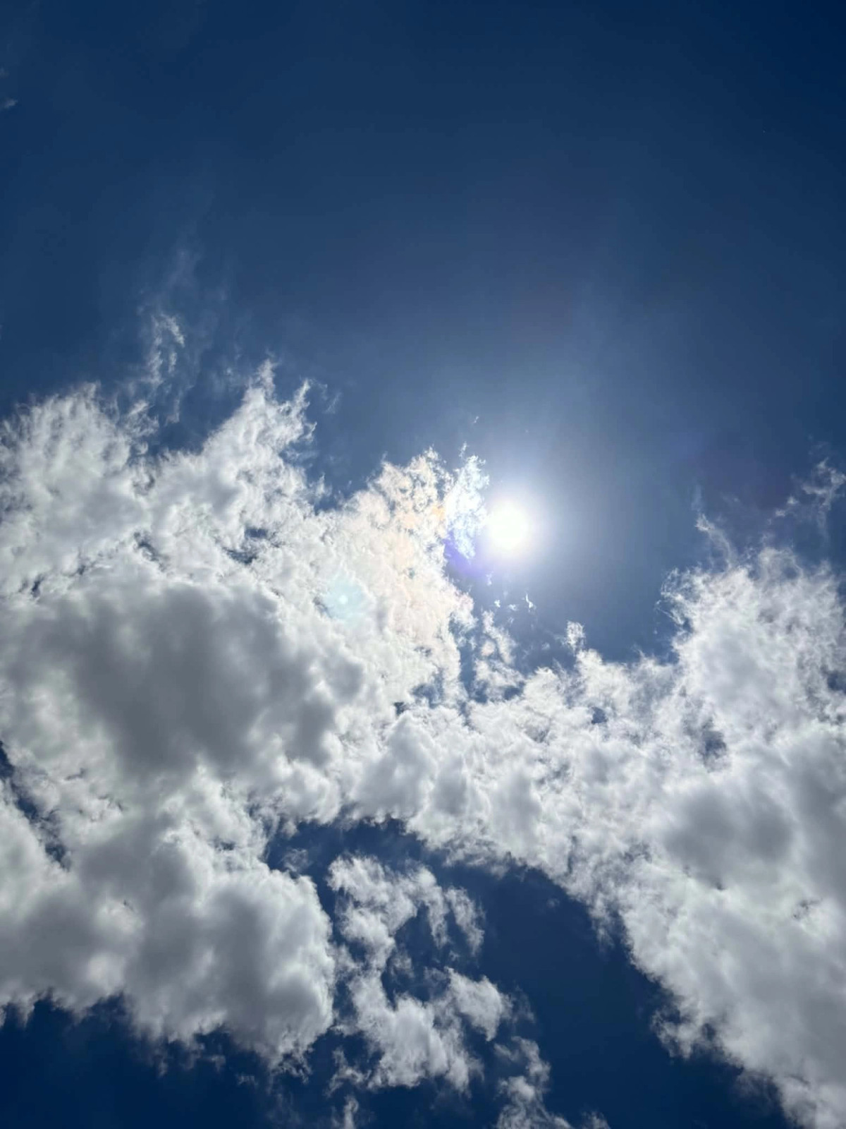 Mot i qëndrueshëm dhe temperatura deri në 30°C në Kosovë