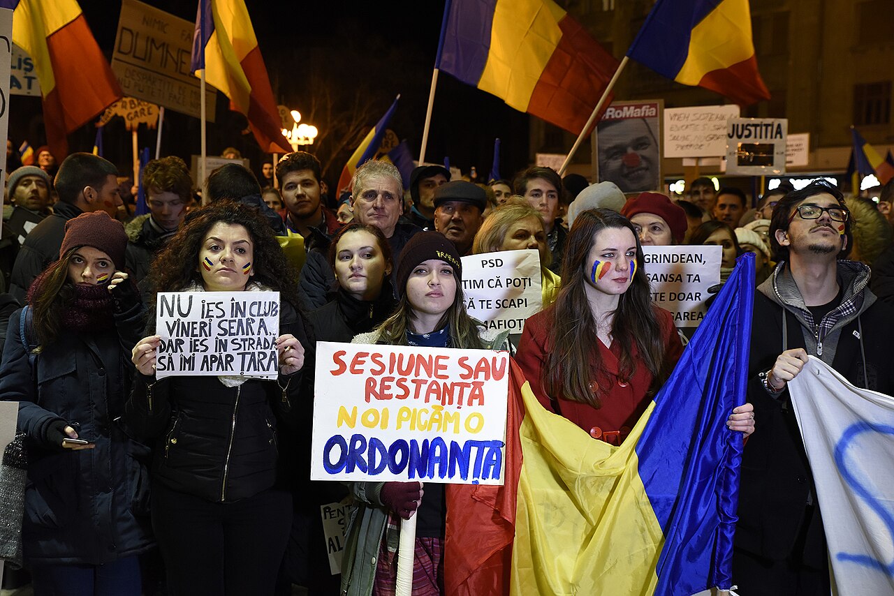 Protestë kundër qeverisë në Sheshin Skënderbej