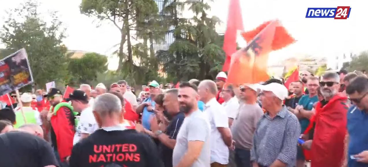Protesta e 42 në Tiranë kërkon dorëheqjen e Ramës