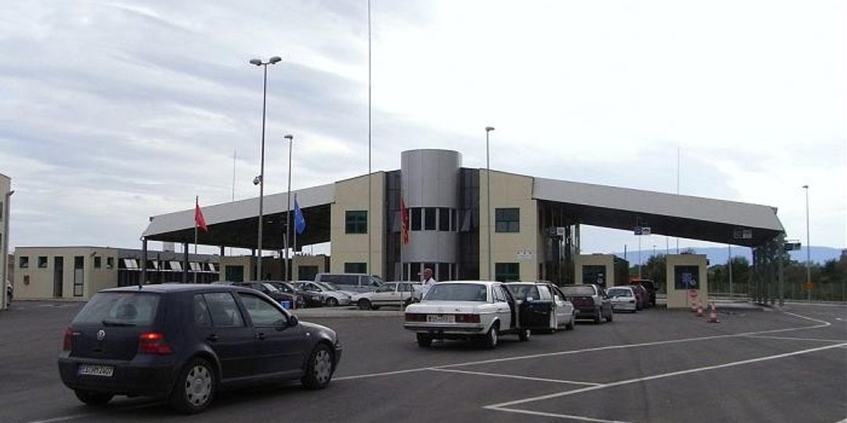 Arrestohet në Muriqan francezi me tajlandeze në valixhe
