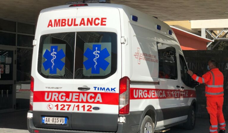 Aksident në Divjakë, përplasen dy makina në Gërmenj