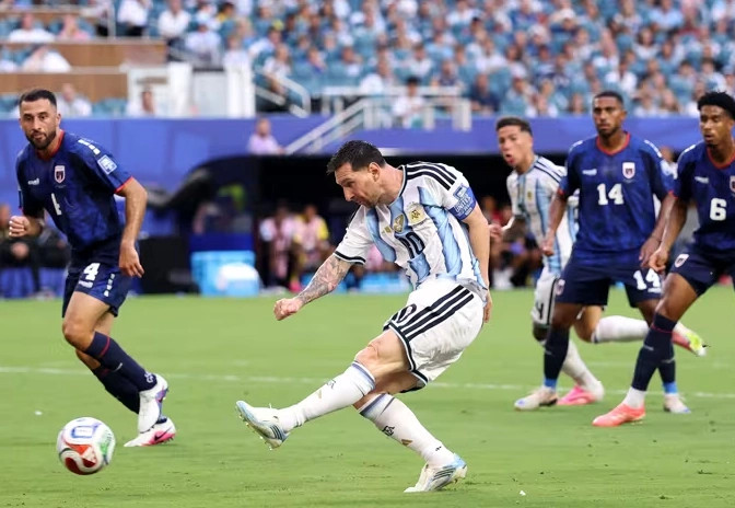 Messi shënon golin e 20-të në Kampionate Botërore