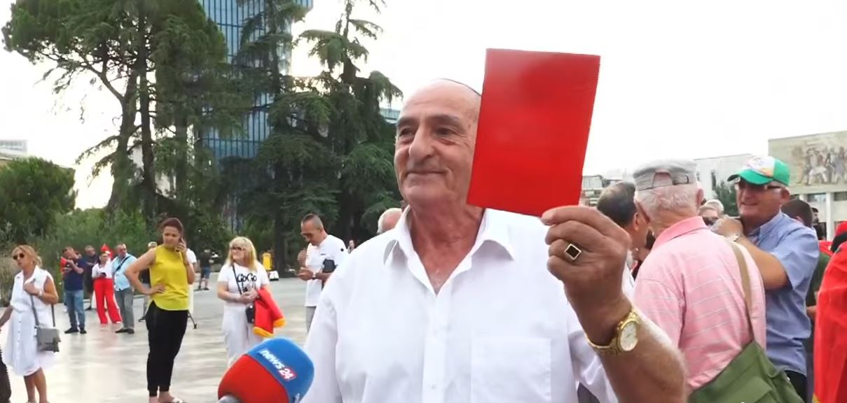 Pensionistët protestojnë, kërkojnë largimin e Ramës