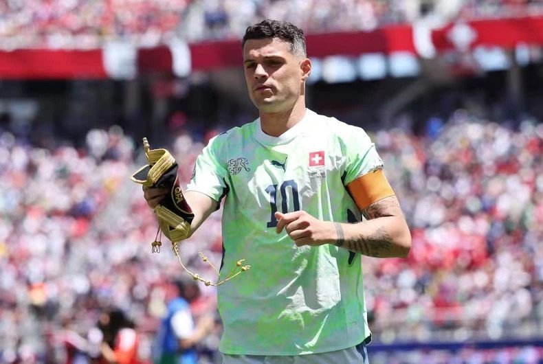 Xhaka, në Top 3 mesfushorët me pasime drejt sulmit