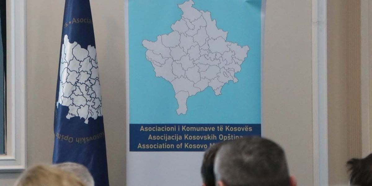 Komunat, rrezik shndërrimi në institucione administrative
