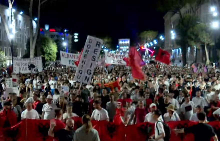 Marshim protestuesish në Tiranë pas dy orësh para