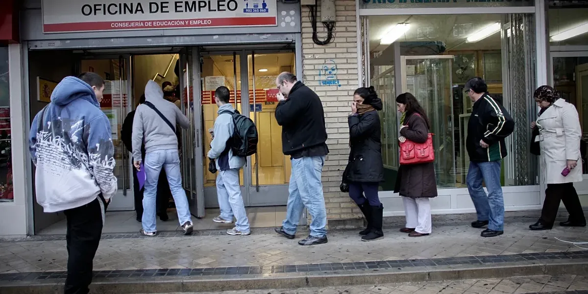 Papunësia në Spanjë bie në nivelin më të ulët që nga viti