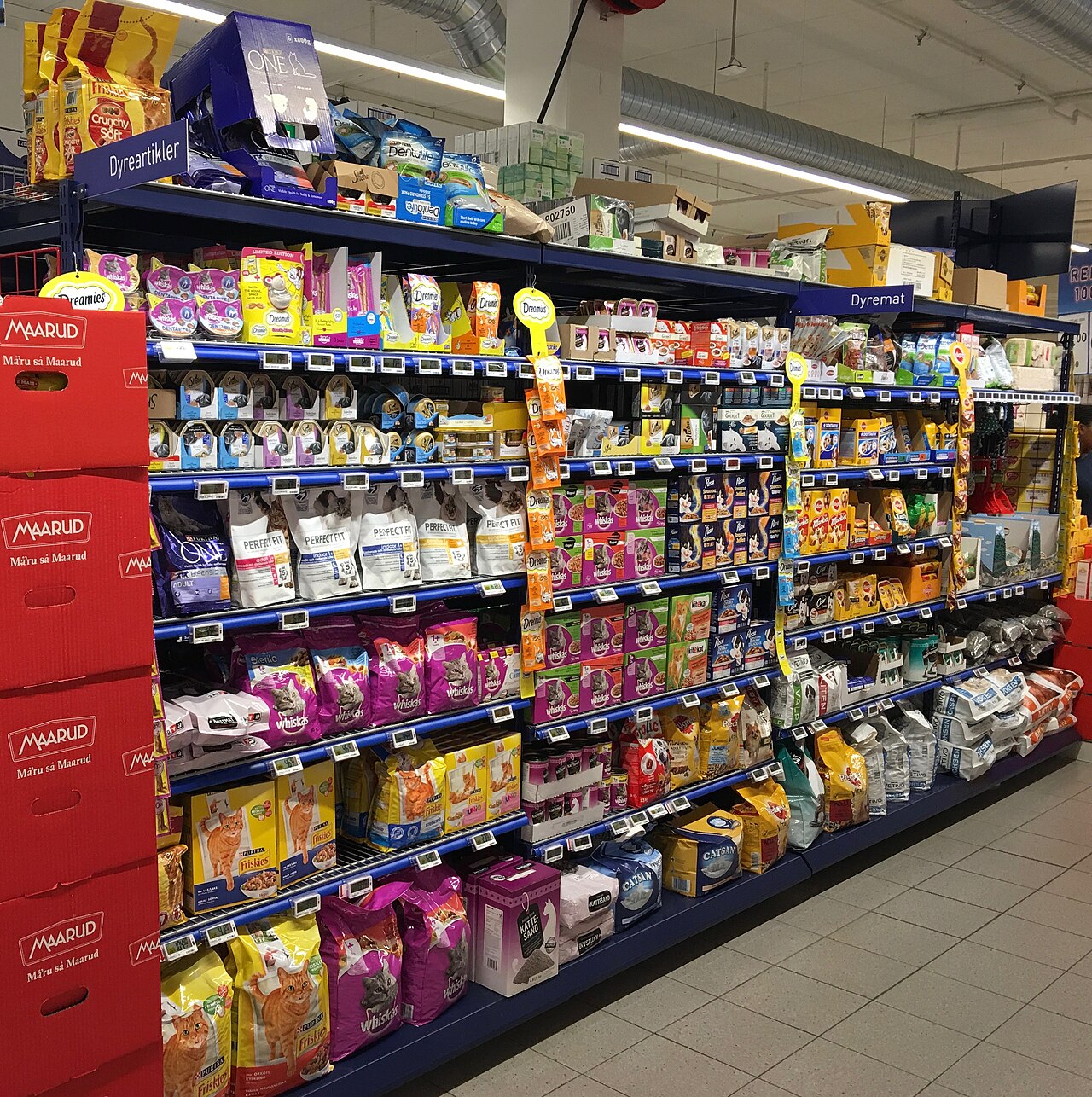 Mickoski do të thërrasë në takim marketet për rritje marzhi