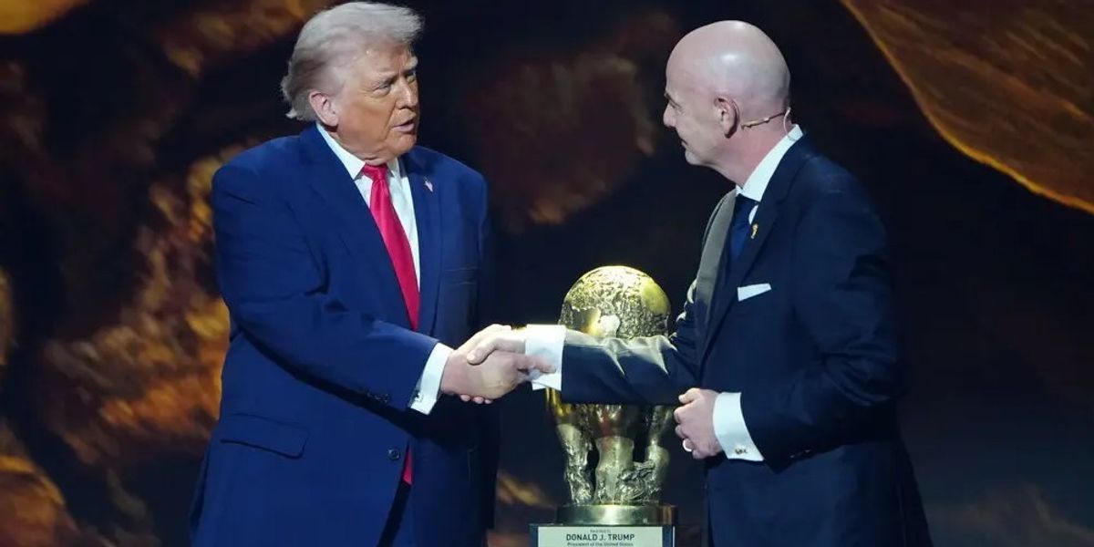 Trump ndërhyri te FIFA për të hequr kartonin e kuq të