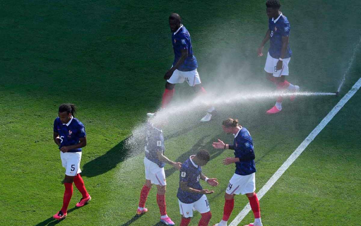 Kupa e Botës: Probleme moti në ndeshjen Paraguai-Franca